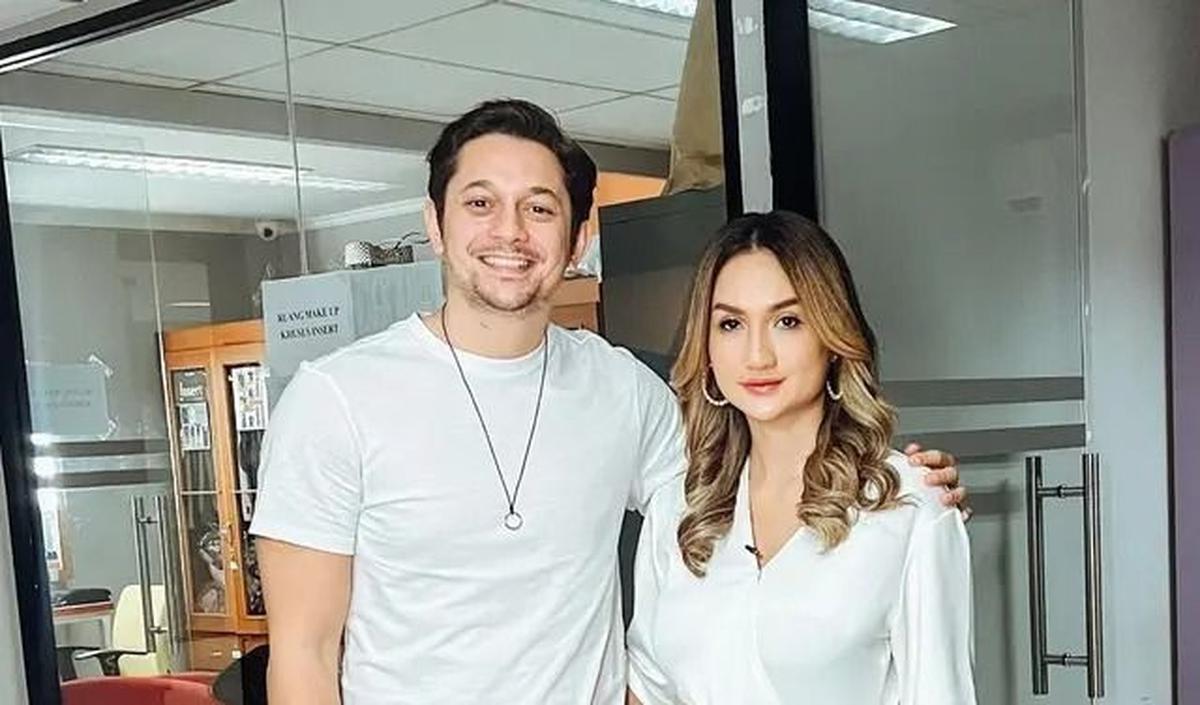 Kisah Andrew Andika dan Tengku Dewi Putri dimulai saat mereka berpacaran pada tahun 2013.
