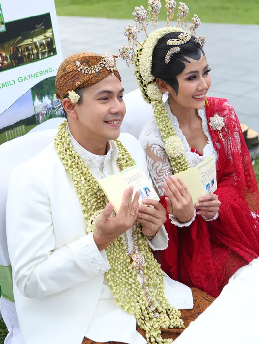 "Memang temanya lebih ke rustic biar temen-temen yang hadir lebih santai, kita pengennya nyantai banget," tandas Rasti. (Daniel Kampua/Bintang.com)