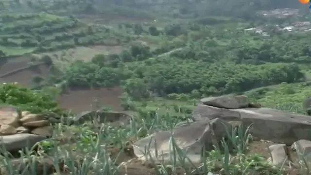 Warga desa Batu Lawang, Cianjur, Jawa Barat, menemukan susunan batu yang berundak mirip situs purbakala.