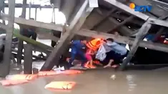 Ambruknya dermaga di Kabupaten Meranti, Riau, diduga akibat sudah lapuk dimakan usia. 