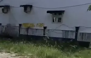 Viral Emak-Emak Geruduk Barak Narkoba di Labura