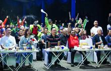 Momen AHY Nobar Semifinal Piala Dunia dengan Ratusan Driver Ojol