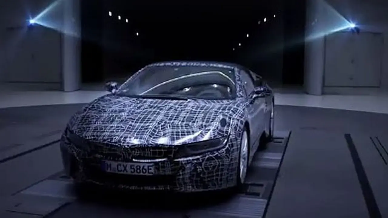 BMW i8 Roadster versi produksi.