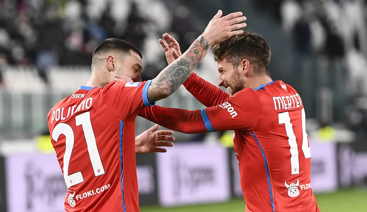 Pasukan Massimiliano Allegri memulai laga dengan inisiatif serangan, namun justru Napoli yang berhasil mencetak gol kejutan lewat Dries Mertens pada menit 23. (Fabio Ferrari/LaPresse via AP)