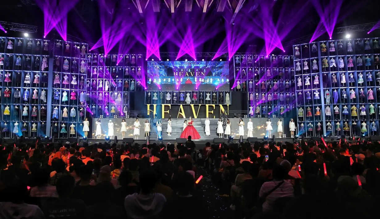 JKT48 baru saja melangsungkan konser istimewa memeringati anniversary mereka yang ke-10 tahun. (Adrian Putra/Fimela.com)