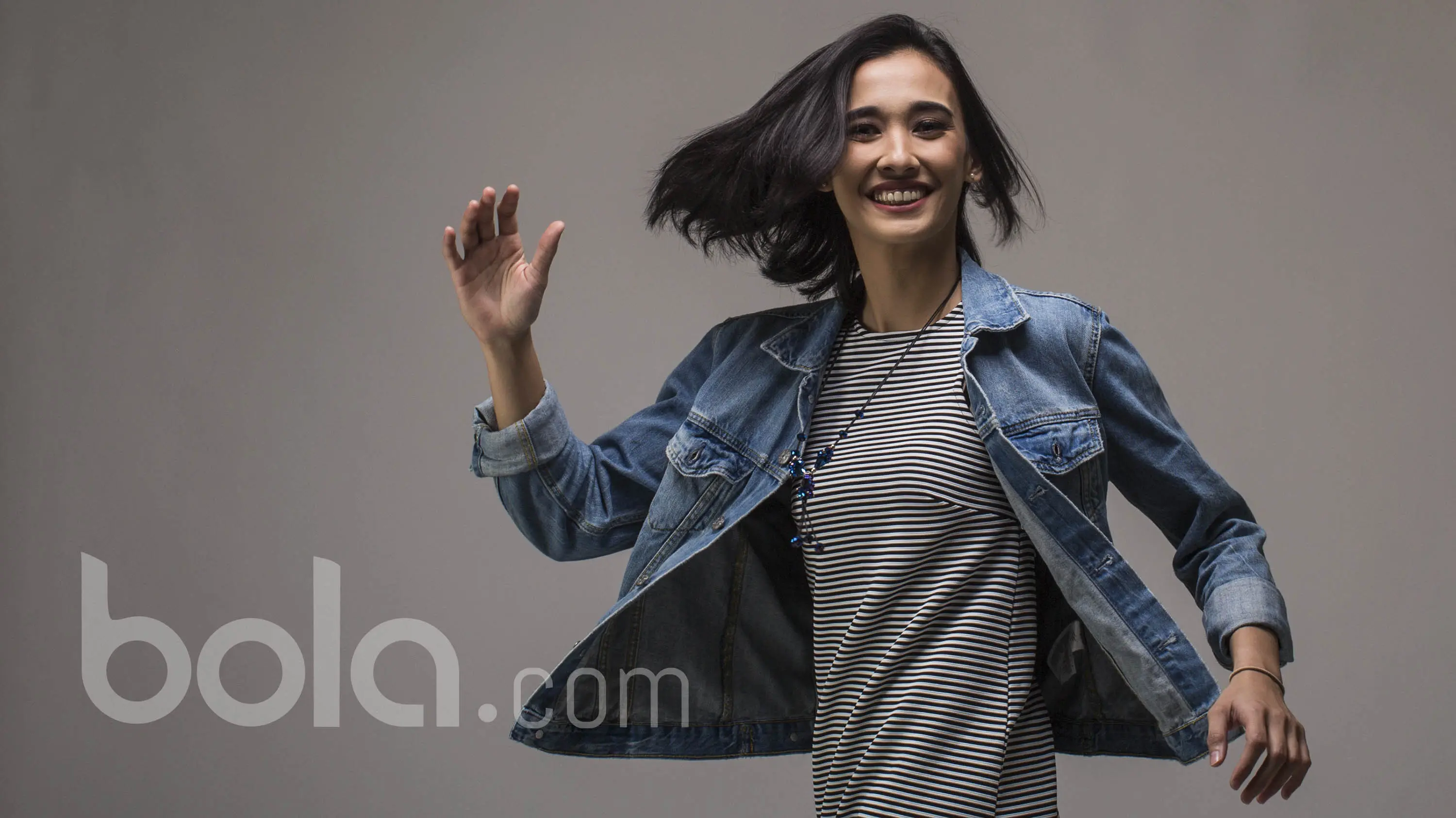 Pebasket Merpati Bali, Helena Tumbelaka, saat sesi foto di Studio Bola.com, Jakarta, Minggu (2/4/2017). (Bola.com/M Iqbal Ichsan)