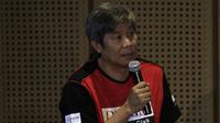 Pelatih bulutangkis ganda putra Indonesia, Herry Iman Piergandi, saat konferensi pers pemberian apresiasi Drarum Foundation untuk Ahsan di Galeri Indonesia Kaya, Jakarta, Rabu (4/9). Djarum Foundation beri bonus Rp 550 juta untuk Ahsan. (Bola.com/Yoppy Renato)