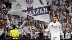 Penyerang Real Madrid, Kylian Mbappe merayakan gol ketiganya saat pertandingan leg kedua play-off fase gugur Liga Champions 2024/2025 melawan Manchester City di stadion Santiago Bernabeu, Madrid, Rabu 19 Februari 2025 waktu setempat atau Kamis 20 Februari 2025 dini hari WIB. (JAVIER SORIANO/AFP)