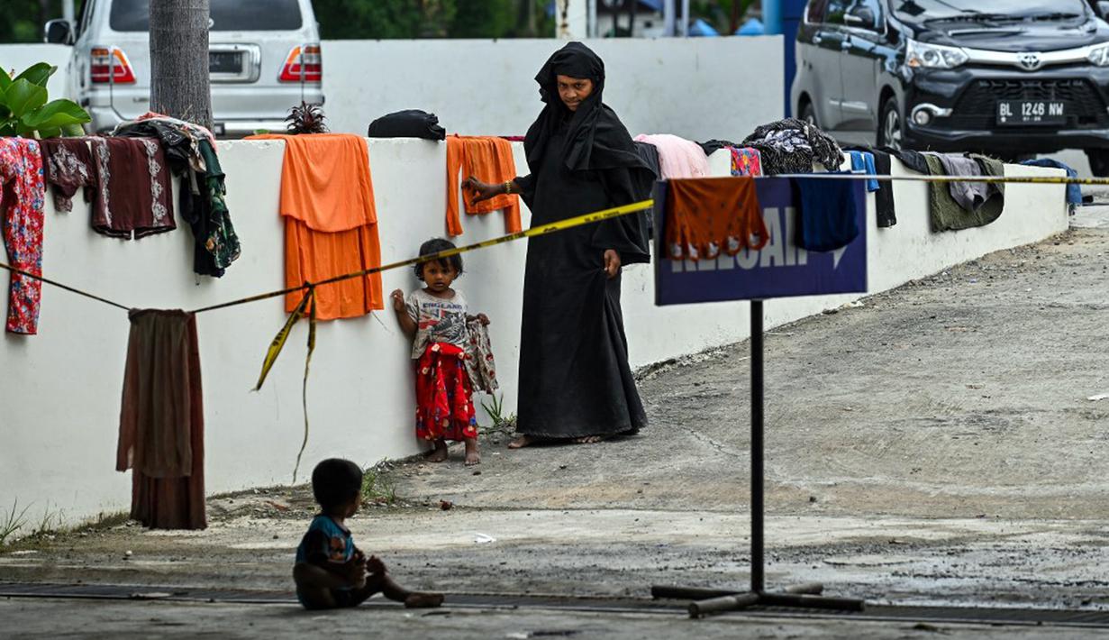 Saat ini belum adanya informasi resmi kemana mereka selanjutnya akan dibawa atau ditampung oleh Pemerintah Aceh. (CHAIDEER MAHYUDDIN/AFP)