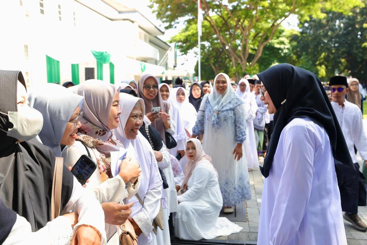 Momen Hari Santri, Bupati Ipuk Salurkan Insentif untuk 14 Ribu Guru Ngaji