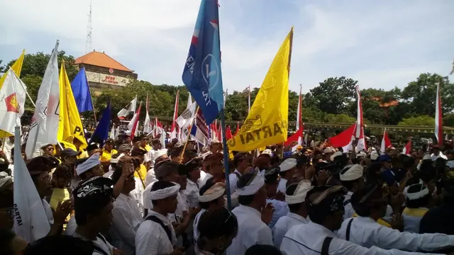 Deklarasi cagub dan cawagub Bali, Ida Bagus Rai Dharmawijaya Mantra-I Ketut Sudikerta, di Monumen Bajra Sandhi.