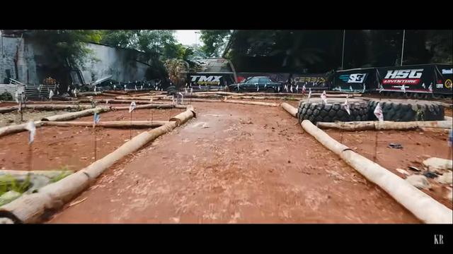 7 Potret Sirkuit Pribadi Roy Ricardo, Taruh Mobil Sebagai Rintangan