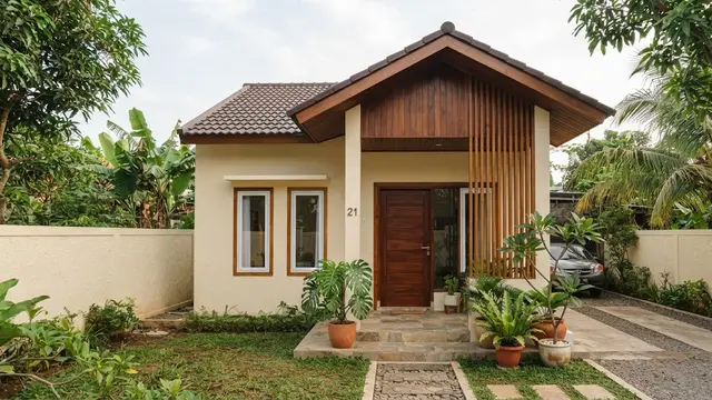 Kombinasi Warna Cat Fasad Rumah Krem dan Cokelat Kayu