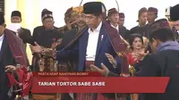 Presiden Joko Widodo melakukan proses manotor dalam pesta adat Kahiyang-Bobby (Dok.Istimewa)
