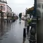 6 Potret Terkini Jalan di Semarang, Banjir di Momen Jateng 2 Hari di Rumah (sumber: Twitter/dwi_choeystone dan FB Muhammad Rosi)