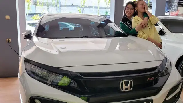7 Momen Adik Ayu Ting Ting Lulus Sidang Skripsi, Dihadiahi Mobil Ratusan Juta