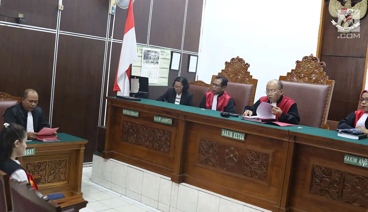 Suasana sidang lanjutan kasus penyalahgunaan narkotika terdakwa Jennifer Dunn di PN Jakarta Selatan, Kamis (7/6). Dalam sidang tersebut, JPU menolak pembelaan terdakwa kasus penyalahgunaan narkotika Jennifer Dunn. (Liputan6.com/Immanuel Antonius)
