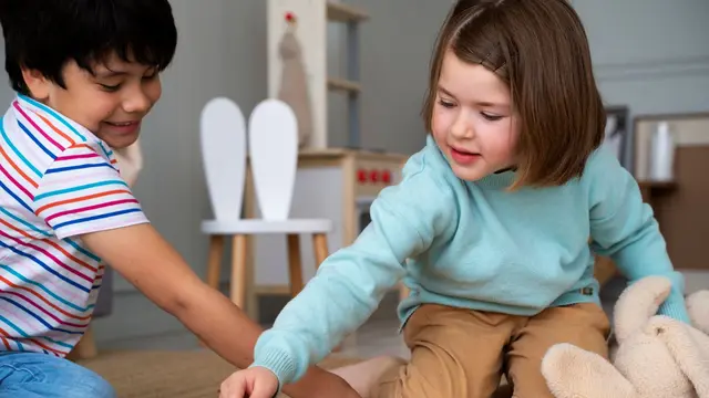 Kenali Aktivitas Seru Sturdy Play Bareng Anak untuk Melatih Batasan Positif Sejak Dini