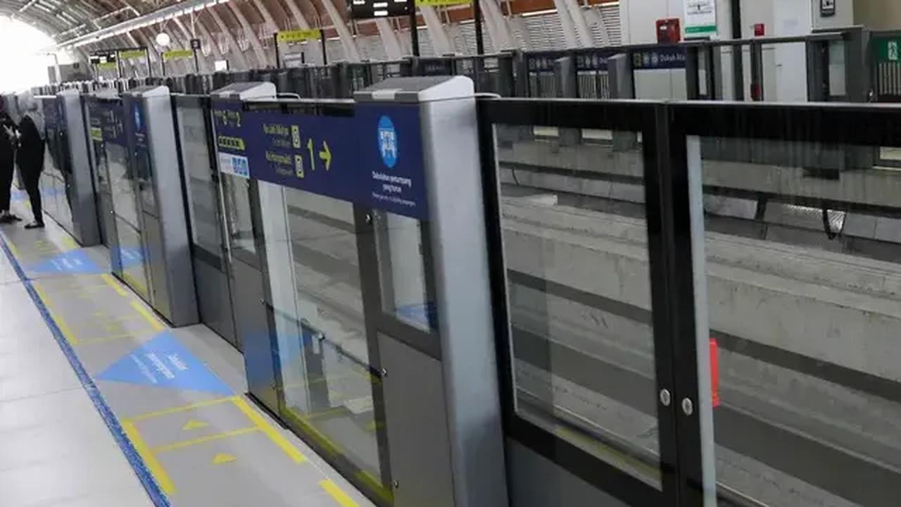 Dia mengatakan operasional jalur LRT tersebut termasuk jalur menuju Stasiun Halim sebagai transportasi pengumpan atau feeder bagi kereta cepat Jakarta-Bandung.
