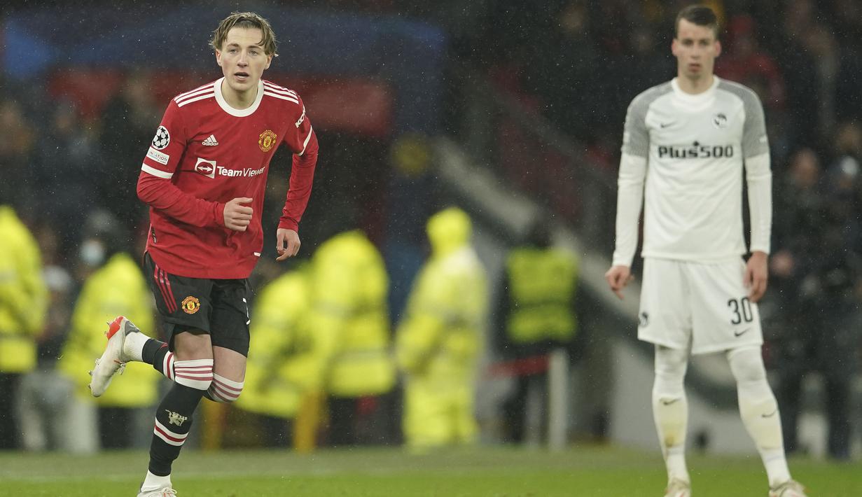 Charlie Savage - Anak dari pemain Manchester United Robbie Savage ini menandatangani kontrak profesionalnya bersama MU pada April 2021. Laga melawan Young Boys merupakan debut Charlie bersama tim utama Setan Merah. (AP/Dave Thompson)
