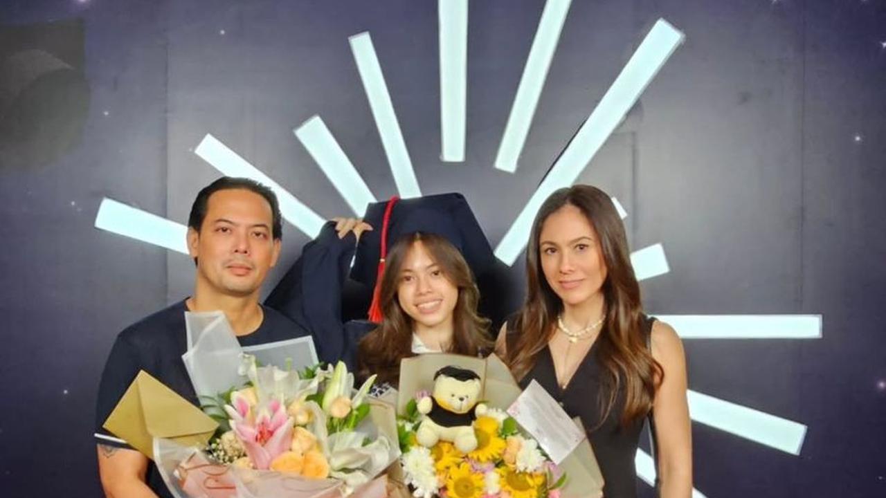 Potret Bahagia London Abigail Wisuda SMP, Wulan Guritno dan Mantan Suami Kompak Dampingi Sang Putri