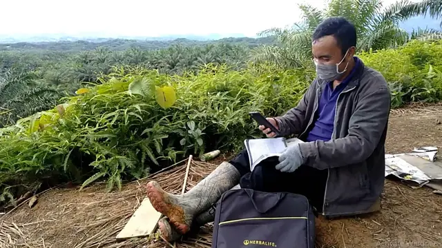 Guru di SMTK Mamuju, Sulawesi Barat, Ahmad Sutrayadi