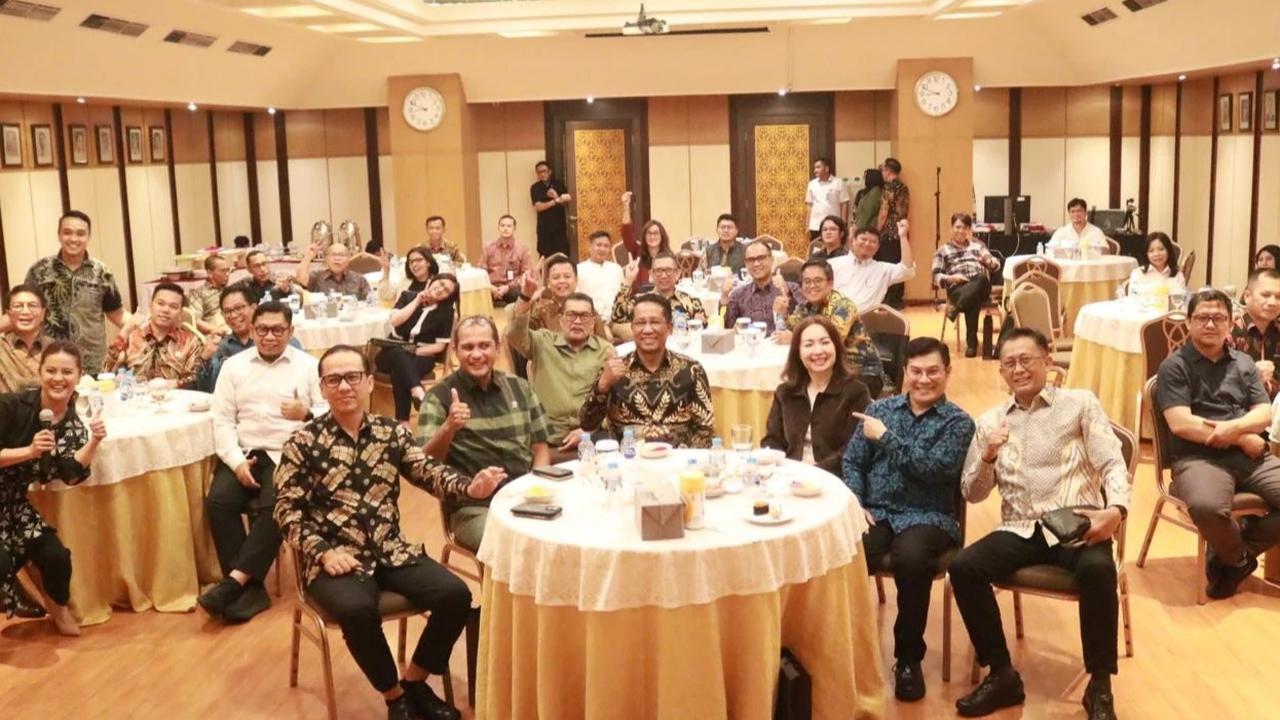 Menteri Hukum Supratman Andi Agtas bersama para pemred