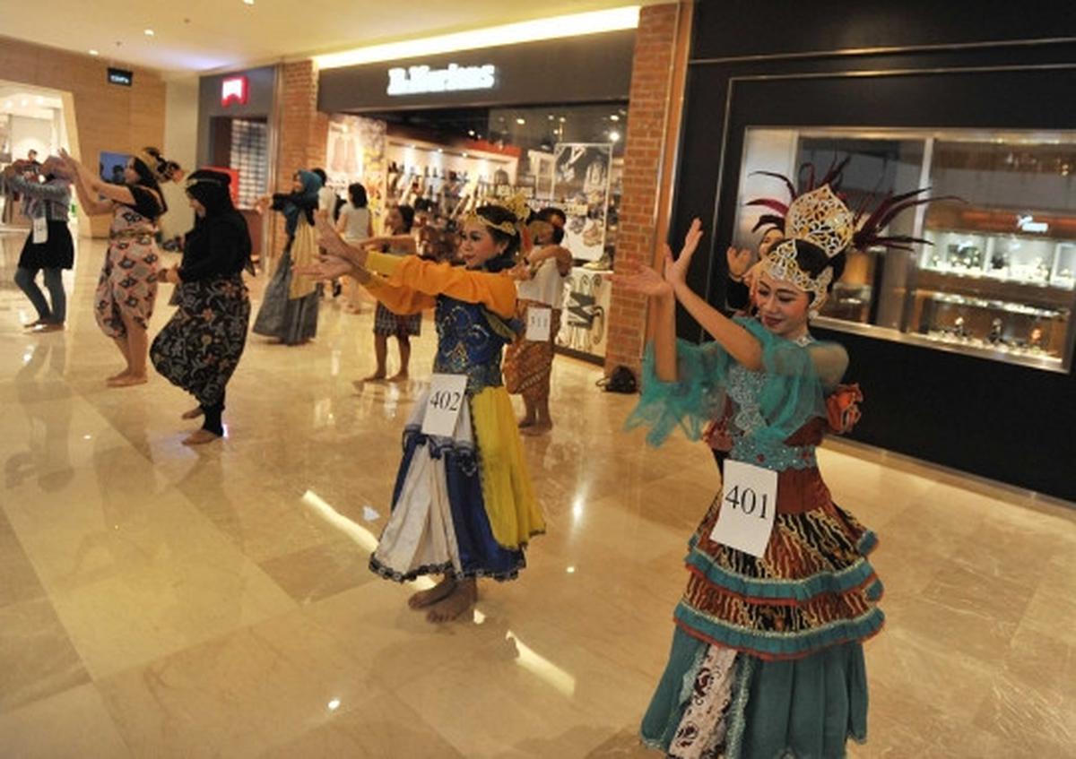Ribuan peserta Indonesia Menari beraksi di Grand Indonesia