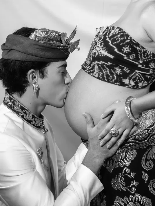 Mana potret maternity shoot Jennifer Coppen yang jadi favoritmu, Sahabat FIMELA? Foto: Instagram.