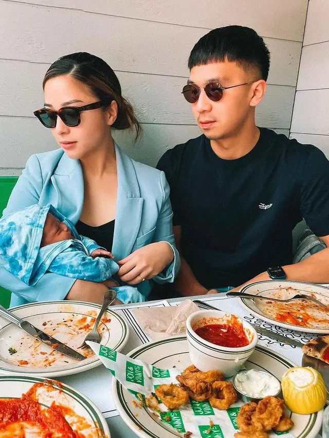 10 Gaya Kasual Nikita Willy Jalan-jalan di California, Tetap Stylish Sambil Momong Baby Izz