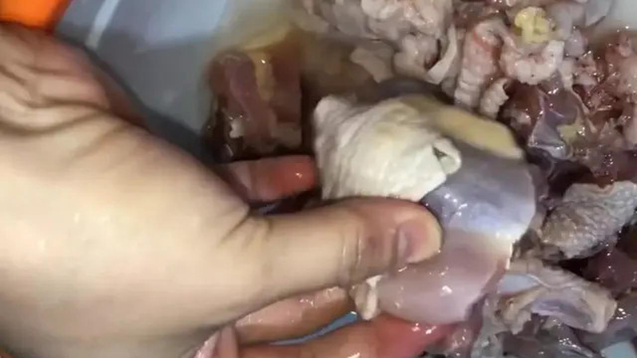 Cara Alami Mengempukkan Ayam Kampung Tanpa Presto dan Ungkep, Cukup Pakai Satu Daun Ini