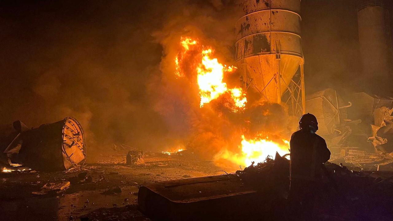 FOTO: Kebakaran Besar Usai Serangan Udara Israel, Lebanon Tuding Pelanggaran Gencatan Senjata