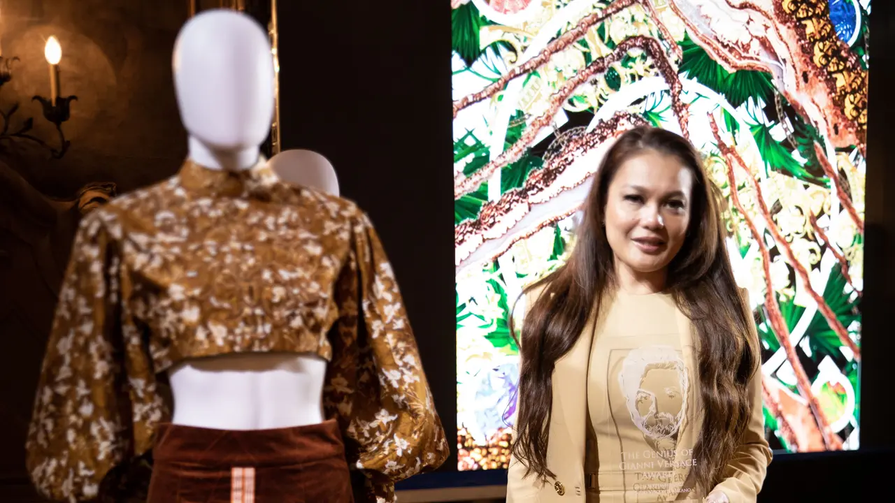 Bawa Wastra Nusantara Mendunia, Brand Lokal JYK Raih Genius of Gianni Versace Award di Italia