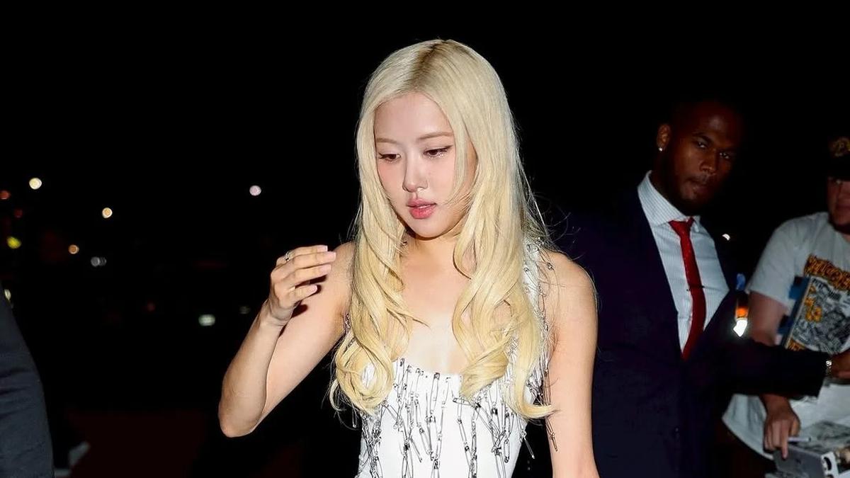 Rose BLACKPINK Tampil Memukau dengan Gaun Bertabur Peniti di After-Party MTV VMAs 2025