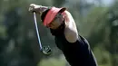 Pegolf wanita asal AS, Michelle Wie memukul bola selama putaran final turnamen ANA Inspiration 2017 di Mission Hills Country Club, Rancho Mirage, California (1/4). (Jeff Gross / Getty Images / AFP)
