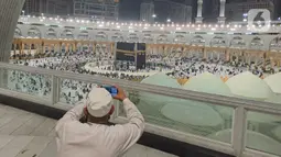 Pergantian kiswah Ka'bah ini dilakukan setiap tahun sekali. (FOTO:MCH PPIH ARAB SAUDI 2023)