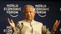 Muhammad Yunus adalah seorang bankir Bangladesh&nbsp;yang mengembangkan konsep&nbsp;kredit mikro, yaitu pengembangan pinjaman skala kecil untuk usahawan miskin. Yunus mengimplementasikan gagasan ini dengan mendirikan&nbsp;Grameen Bank, yang mengantarnya menerima&nbsp;Nobel Perdamaian pada tahun&nbsp;2006. (AP Photo/Michel Euler)