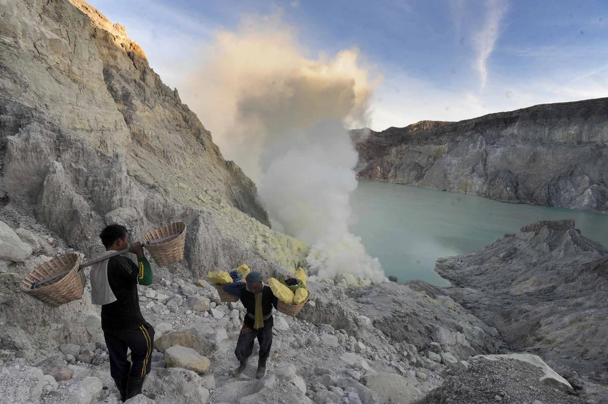 FOTO: Kawah Ijen Destinasi Favorit Wisata Alam Akhir Tahun