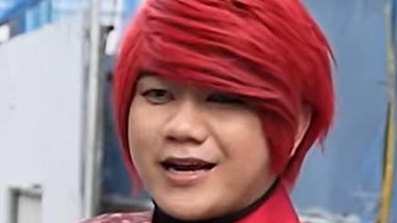 Momen Pensulap Merah Buka Puasa Pakai Gorengan dan Es Podeng di Pinggir Jalan