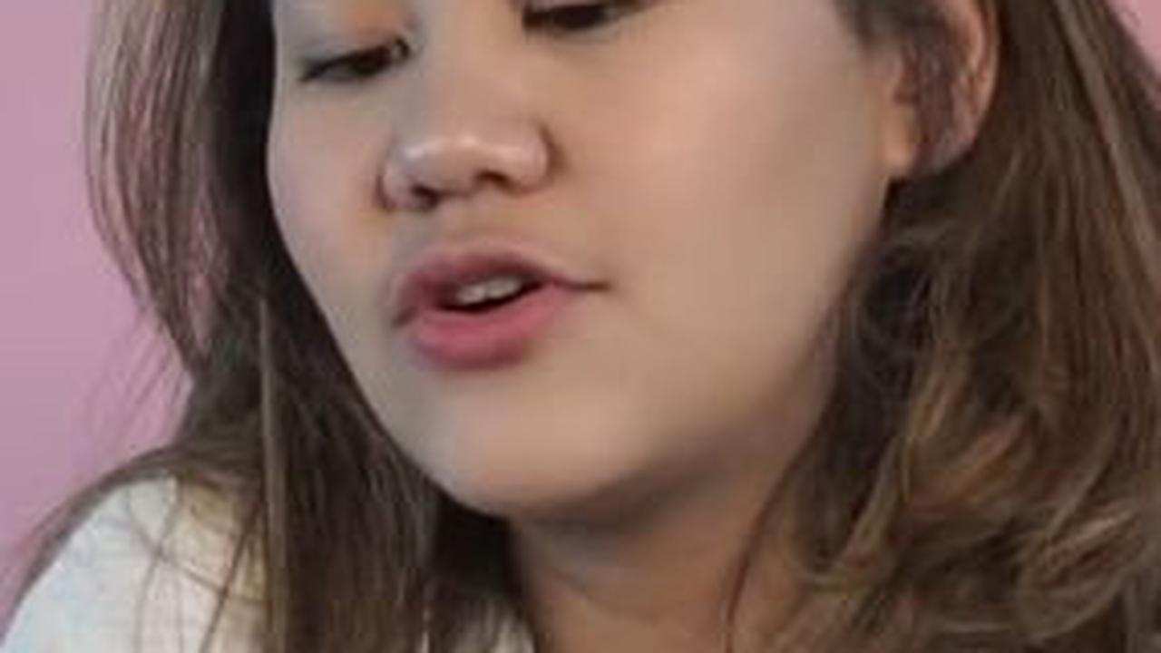 Pipi putri Reza Artamevia terlihat masih chubby, berbeda dengan penampilannya saat ini yang lebih tirus dengan garis rahang yang tajam.<br><br>