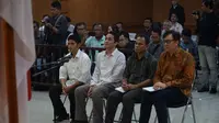 Empat terdakwa perkara suap perizinan proyek Meikarta menjalani sidang dengan agenda pembacaan putusan di Pengadilan Tipikor Bandung. (Huyogo Simbolon)