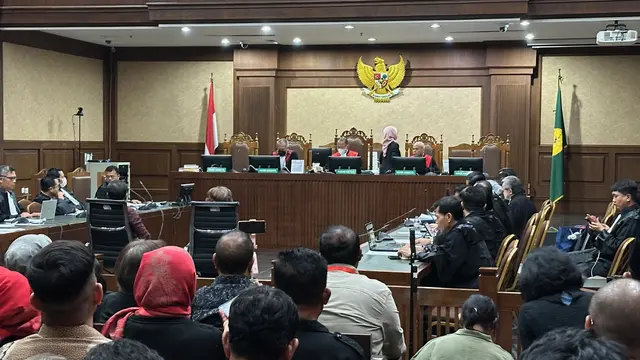 Mantan Komisioner Bawaslu Agustiani Tio hadir menjadi saksi dalam persidangan kasus dugaan suap dan perintangan dengan terdakwa Sekjen PDIP Hasto Kristiyanto, di Pengadilan Tipikor Jakarta Pusat, Kamis (24/4/2025). (Liputan6.com/Nanda Perdana Putra)