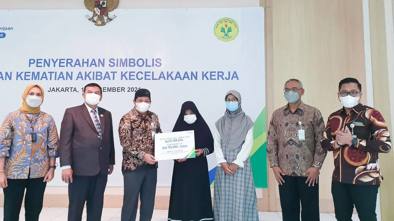 Ahli Waris Guru yang Meninggal saat Mengajar Terima Manfaat BPJS Ketenagakerjaan