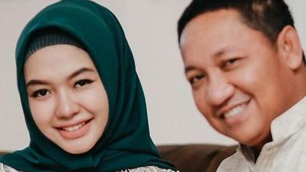 Beda Usia 24 Tahun, Potret Cantik Zahra Yolanda Istri Bupati Taliabu yang Selalu Mesra dengan Suami
