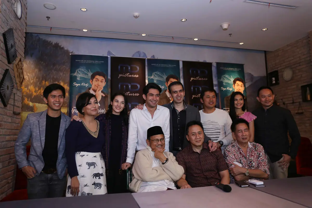 [Bintang] Preskon film Rudy Habibie