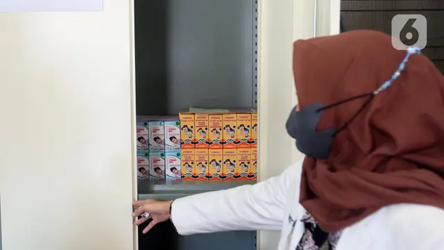 Menko PMK Muhadjir Effendy Bersama Wali Kota Bogor Bima Arya Sidak Obat Sirup Anak