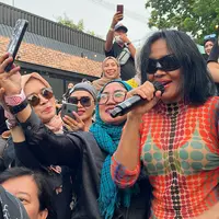 Atiek CB (Istimewa)