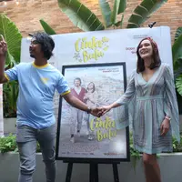 Shandy Aulia dan Dodit Mulyanto saat jumpa pers perilisan teaser poster film di kawasan Sarinah, Jakarta Pusat, Kamis (29/8/2019). (Daniel Kampua/Fimela.com)