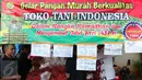 Aneka harga terpampang saat Operasi pasar Murah, Jakarta, Minggu (12/6). Operasi pasar murah tersebut digelar untuk menstabilkan harga kebutuhan pokok di bulan Ramadan (Liputan6.com/Angga Yuniar)