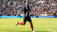 Pemain CF Monterrey, Sergio Ramos, merayakan golnya ke gawang Inter Milan pada laga Grup F Piala Dunia Antarklub 2025 di Stadion Rose Bowl, Rabu (18/6/2025). (Stu Forster/Getty Images/AFP)